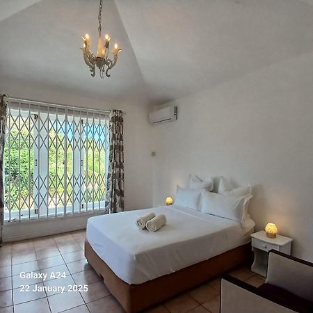 The Coral House Apartment Riviere Noire Luaran gambar