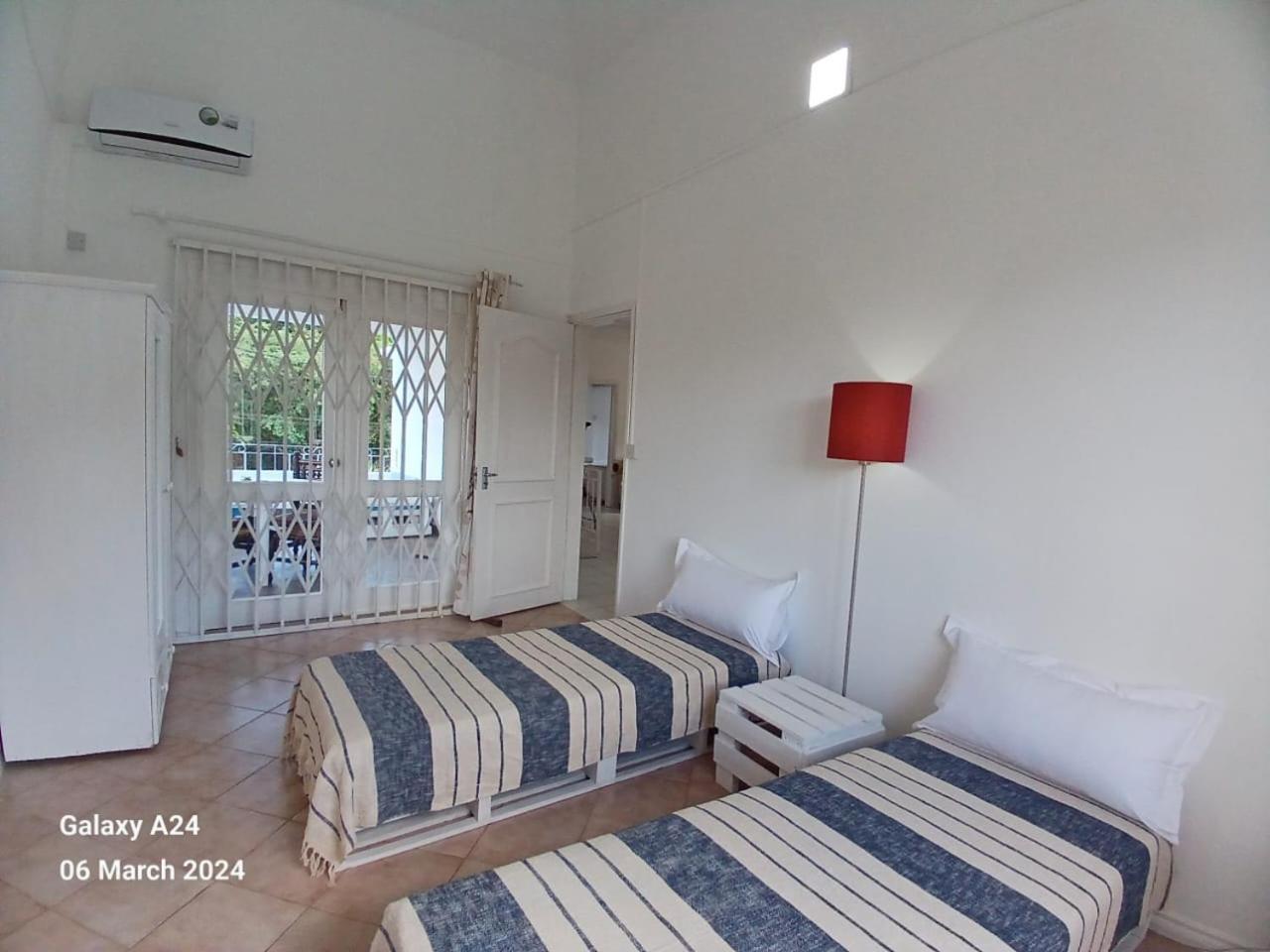 The Coral House Apartment Riviere Noire Luaran gambar