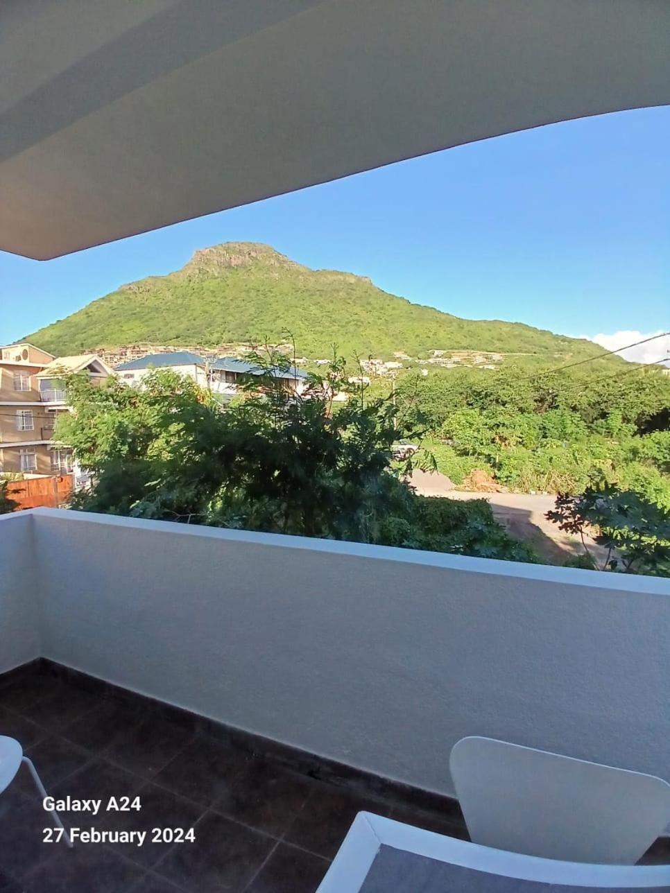 The Coral House Apartment Riviere Noire Luaran gambar