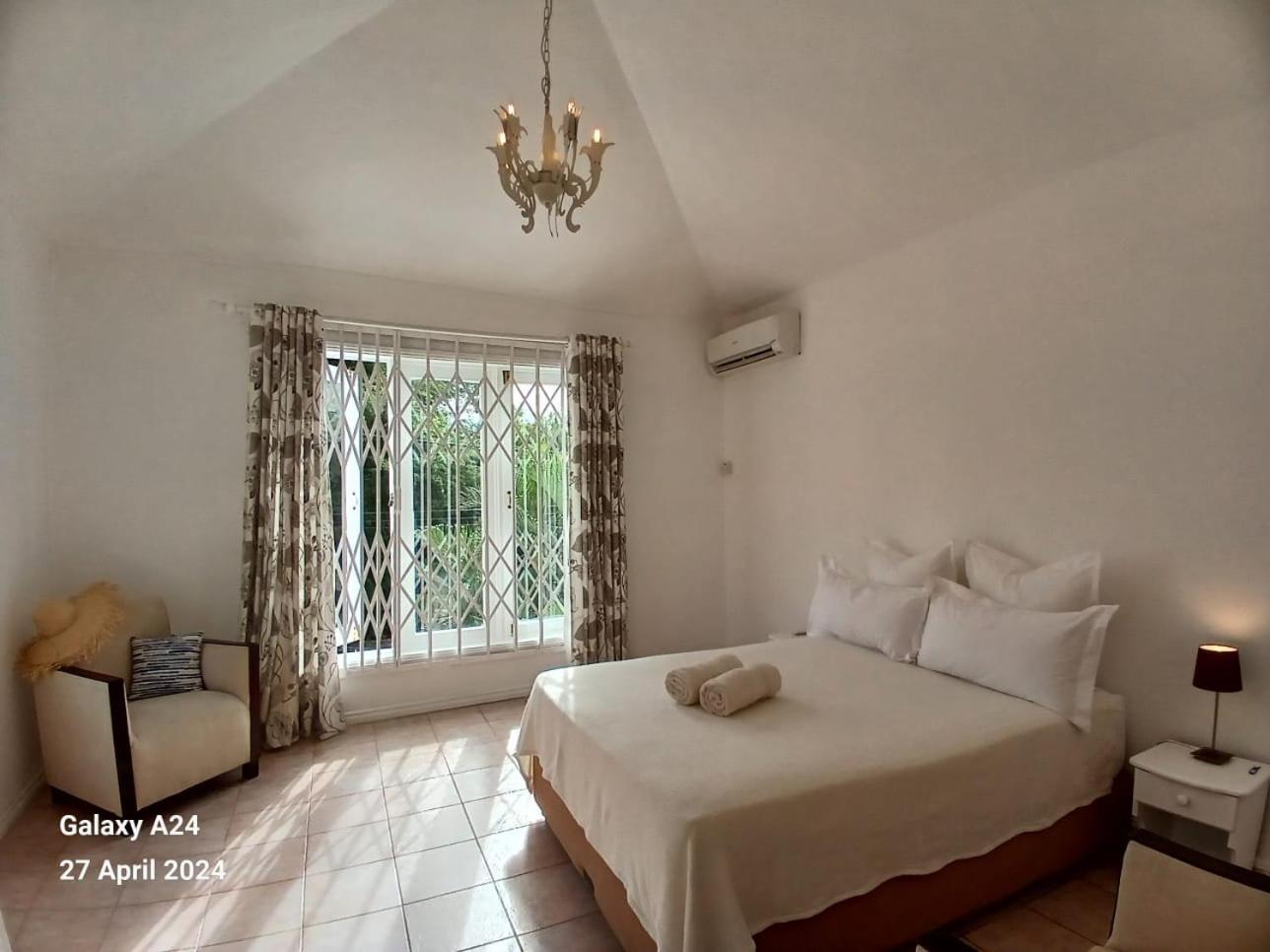 The Coral House Apartment Riviere Noire Luaran gambar