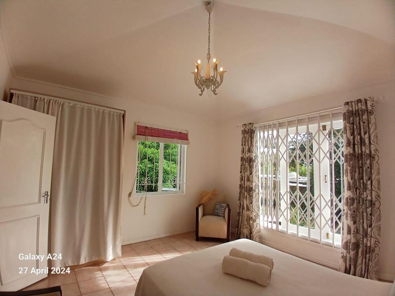 The Coral House Apartment Riviere Noire Luaran gambar