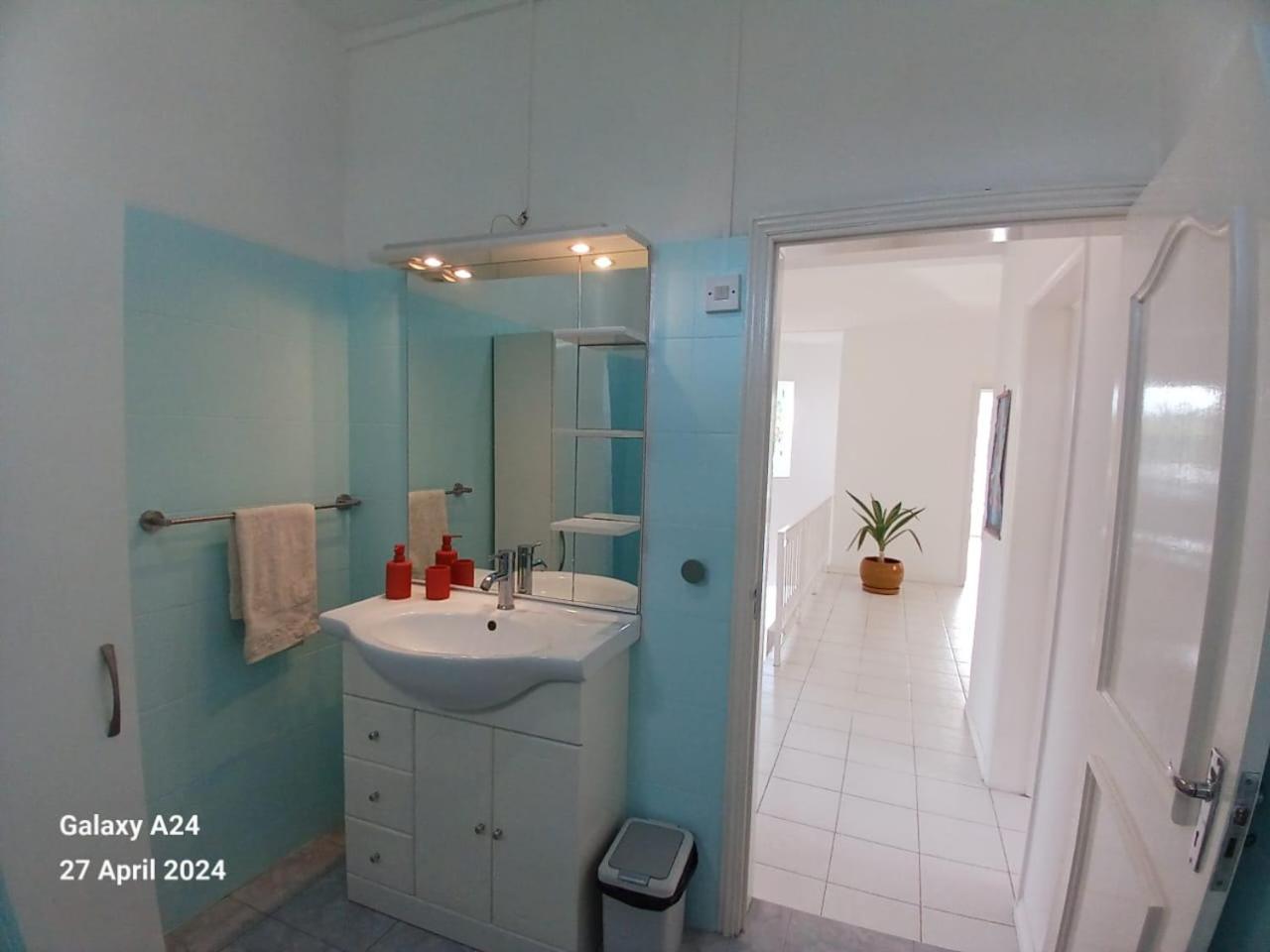 The Coral House Apartment Riviere Noire Luaran gambar
