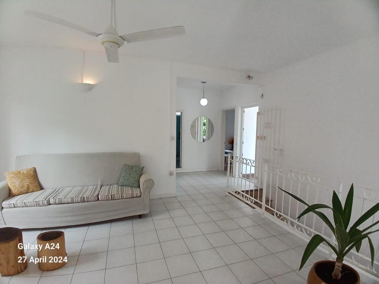 The Coral House Apartment Riviere Noire Luaran gambar