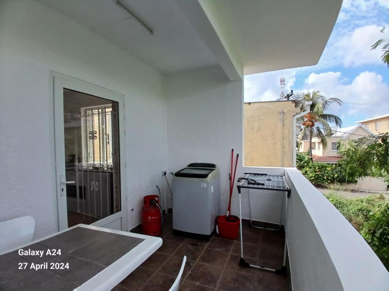 The Coral House Apartment Riviere Noire Luaran gambar