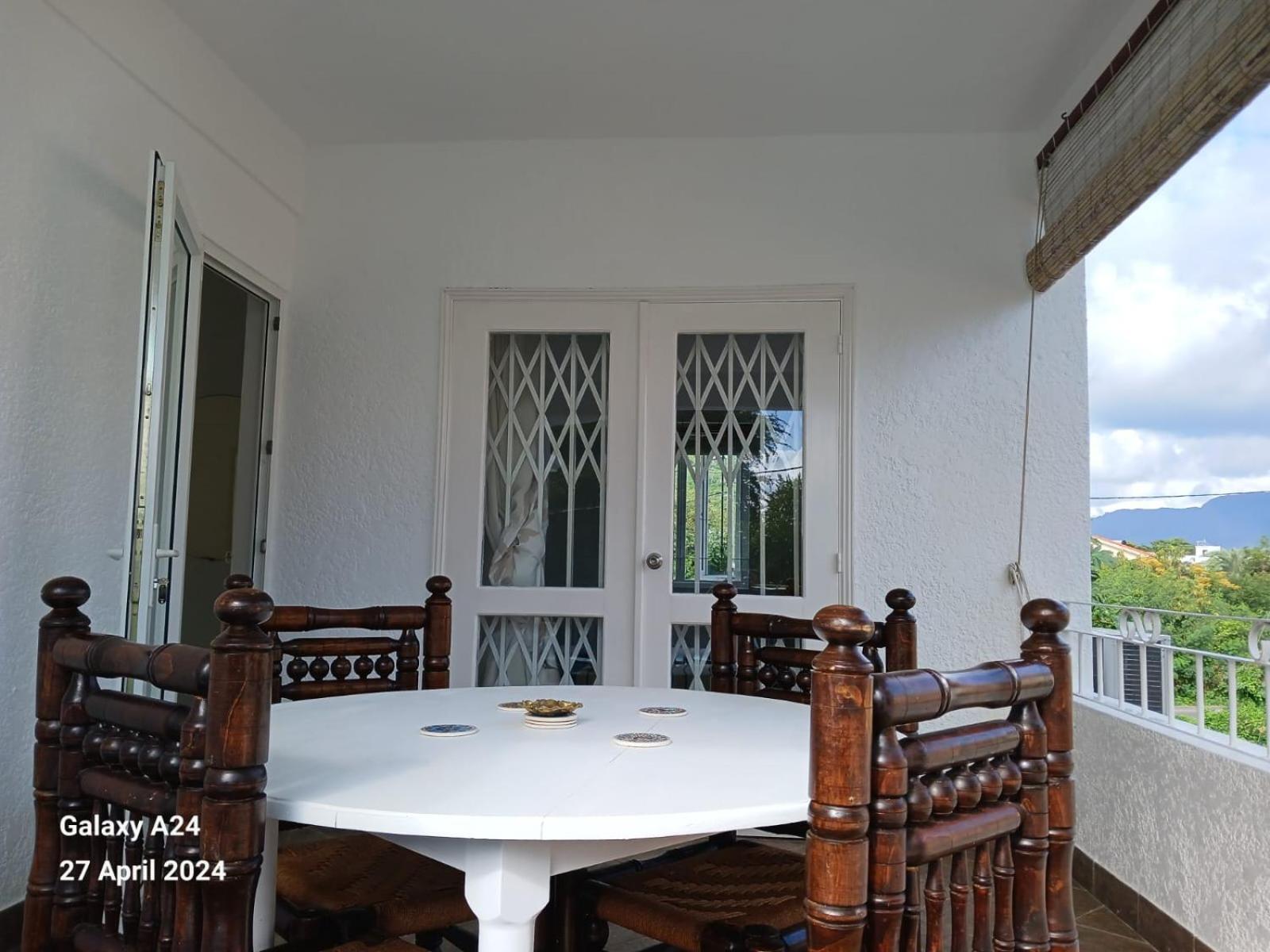 The Coral House Apartment Riviere Noire Luaran gambar