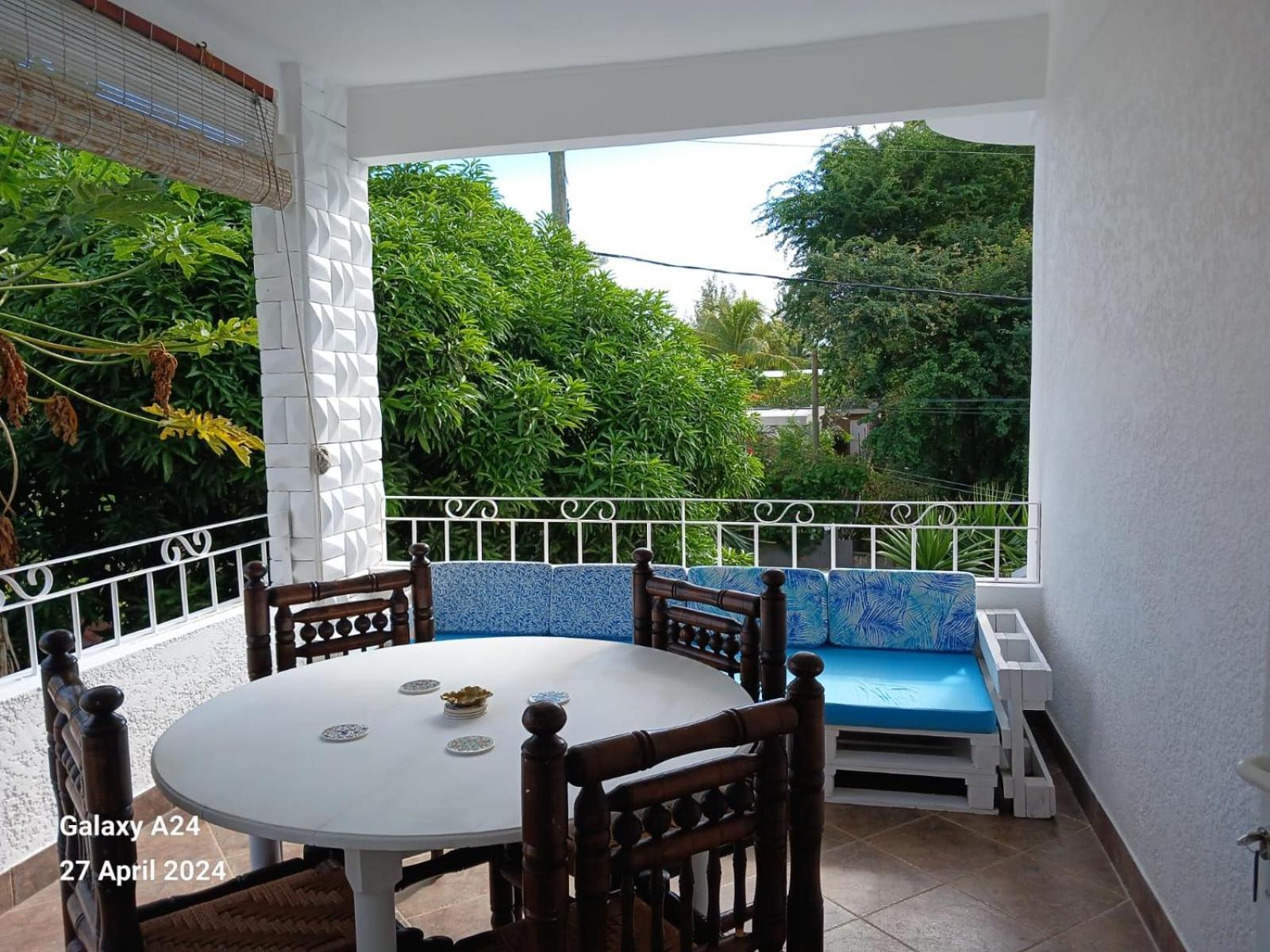 The Coral House Apartment Riviere Noire Luaran gambar
