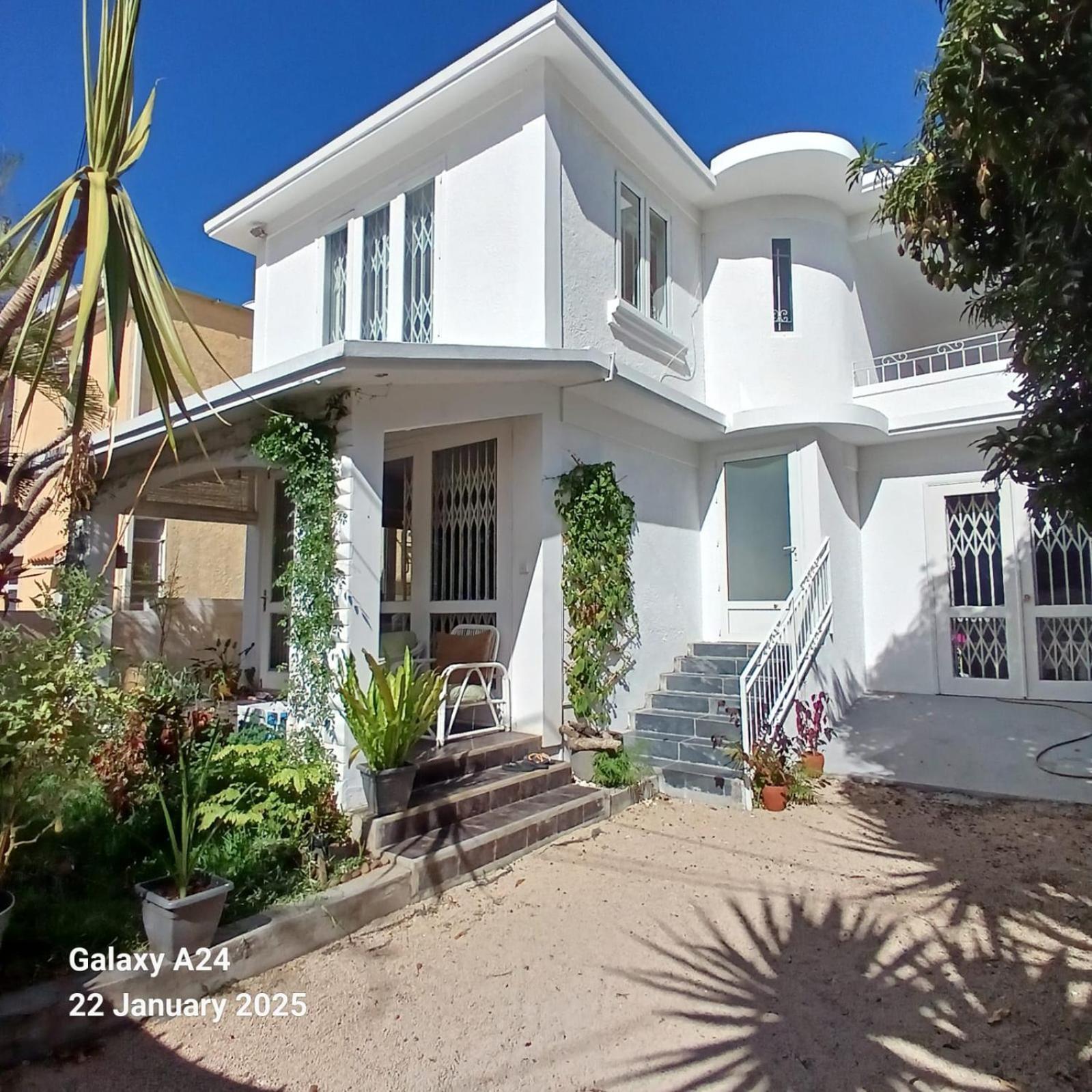 The Coral House Apartment Riviere Noire Luaran gambar