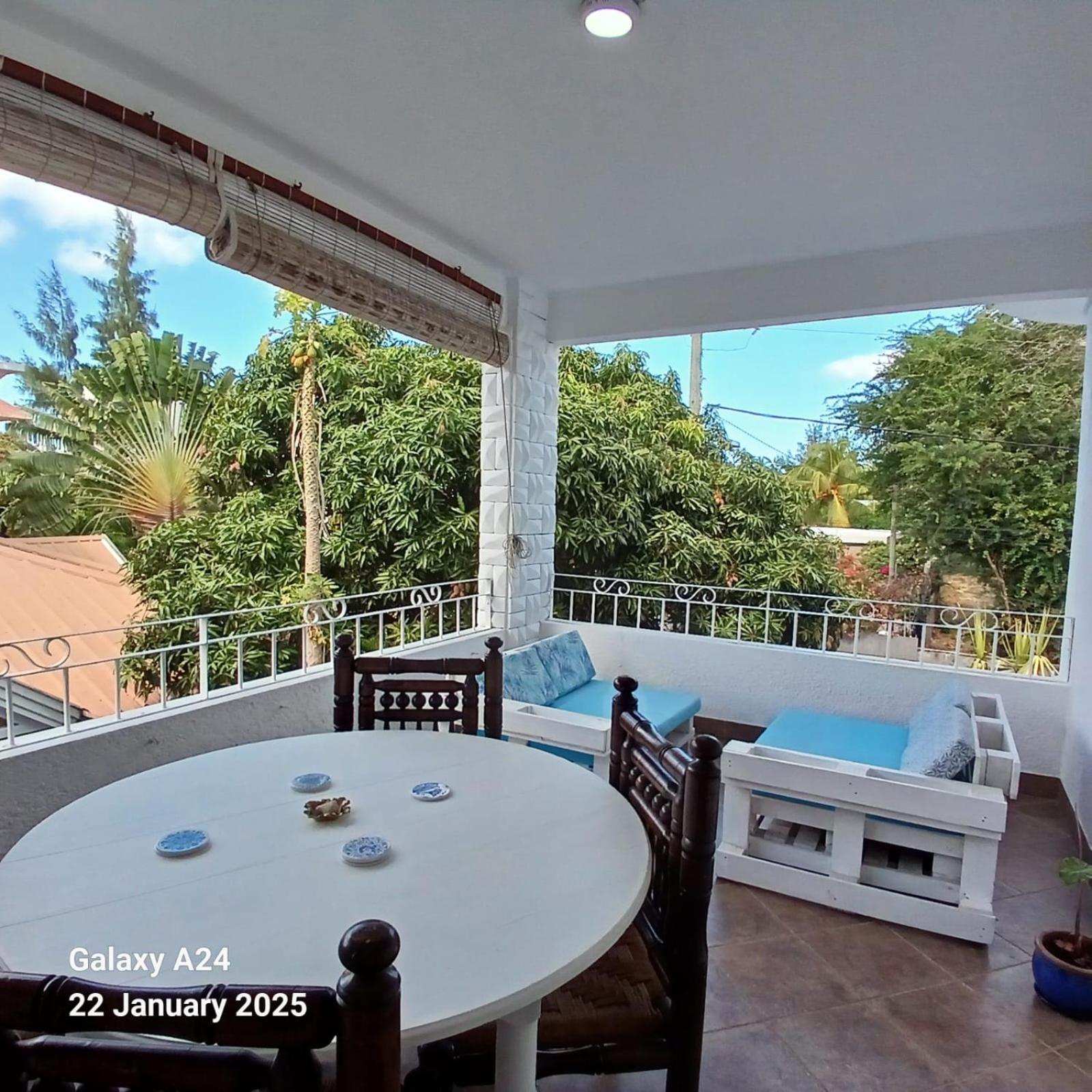 The Coral House Apartment Riviere Noire Luaran gambar