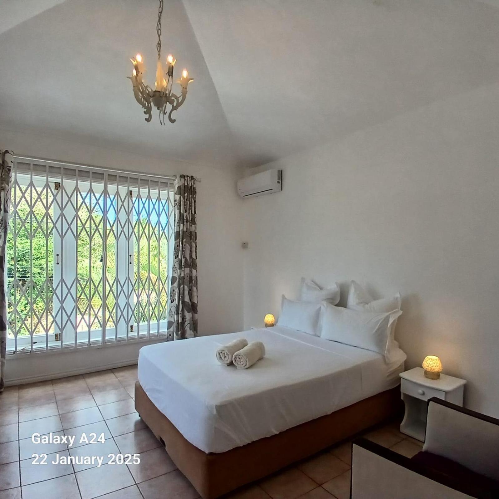 The Coral House Apartment Riviere Noire Luaran gambar