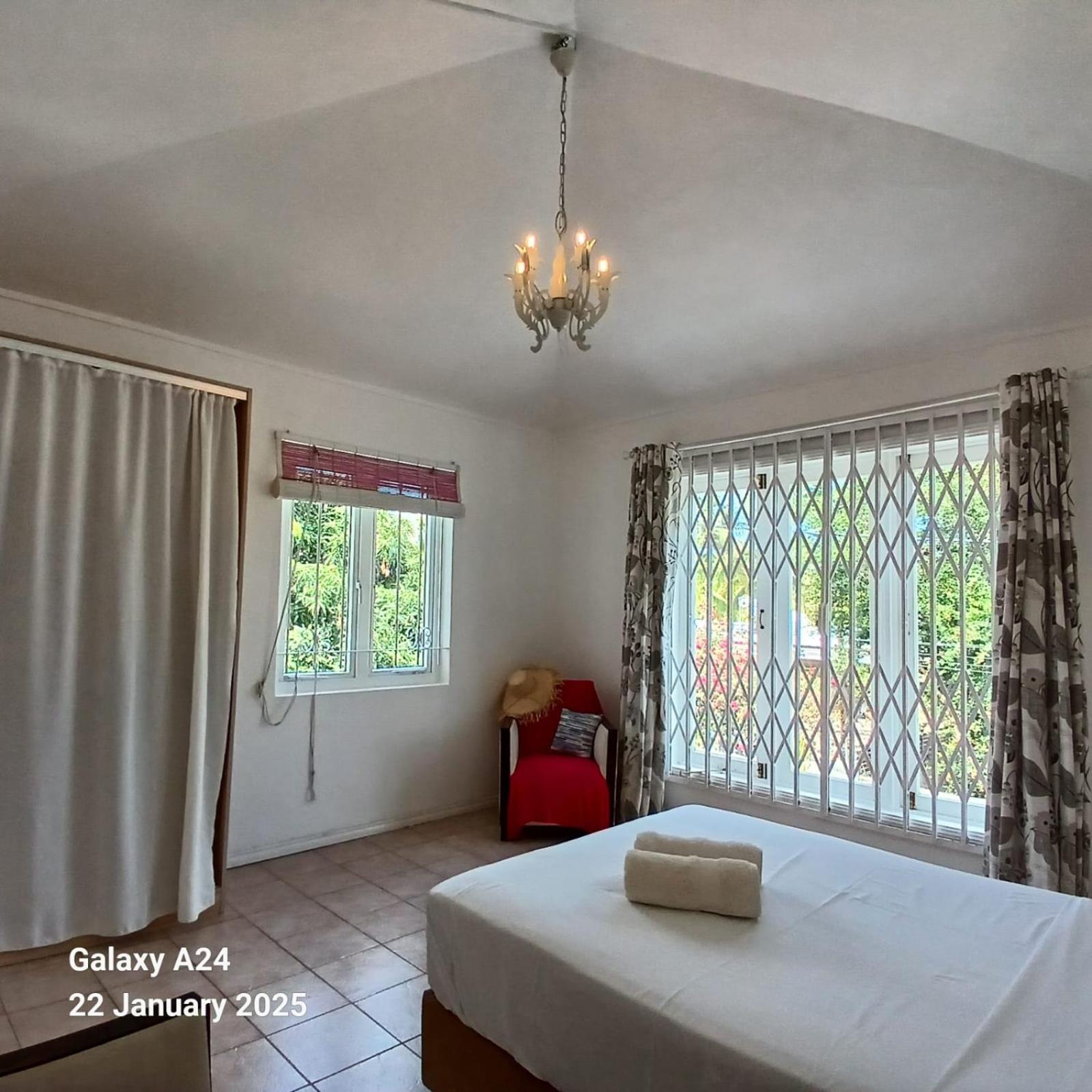 The Coral House Apartment Riviere Noire Luaran gambar