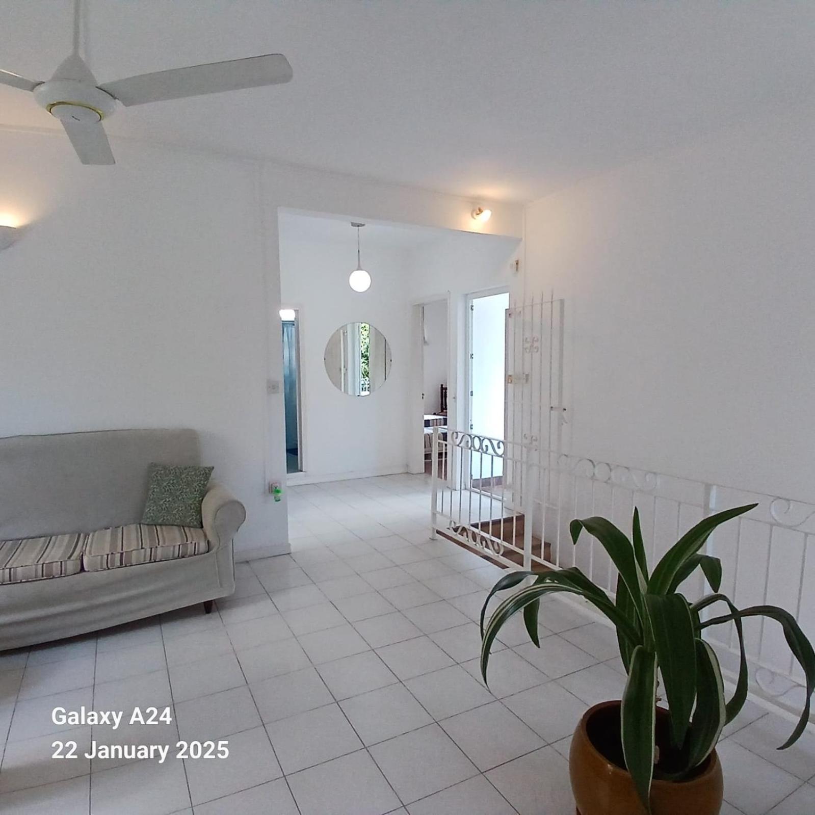 The Coral House Apartment Riviere Noire Luaran gambar