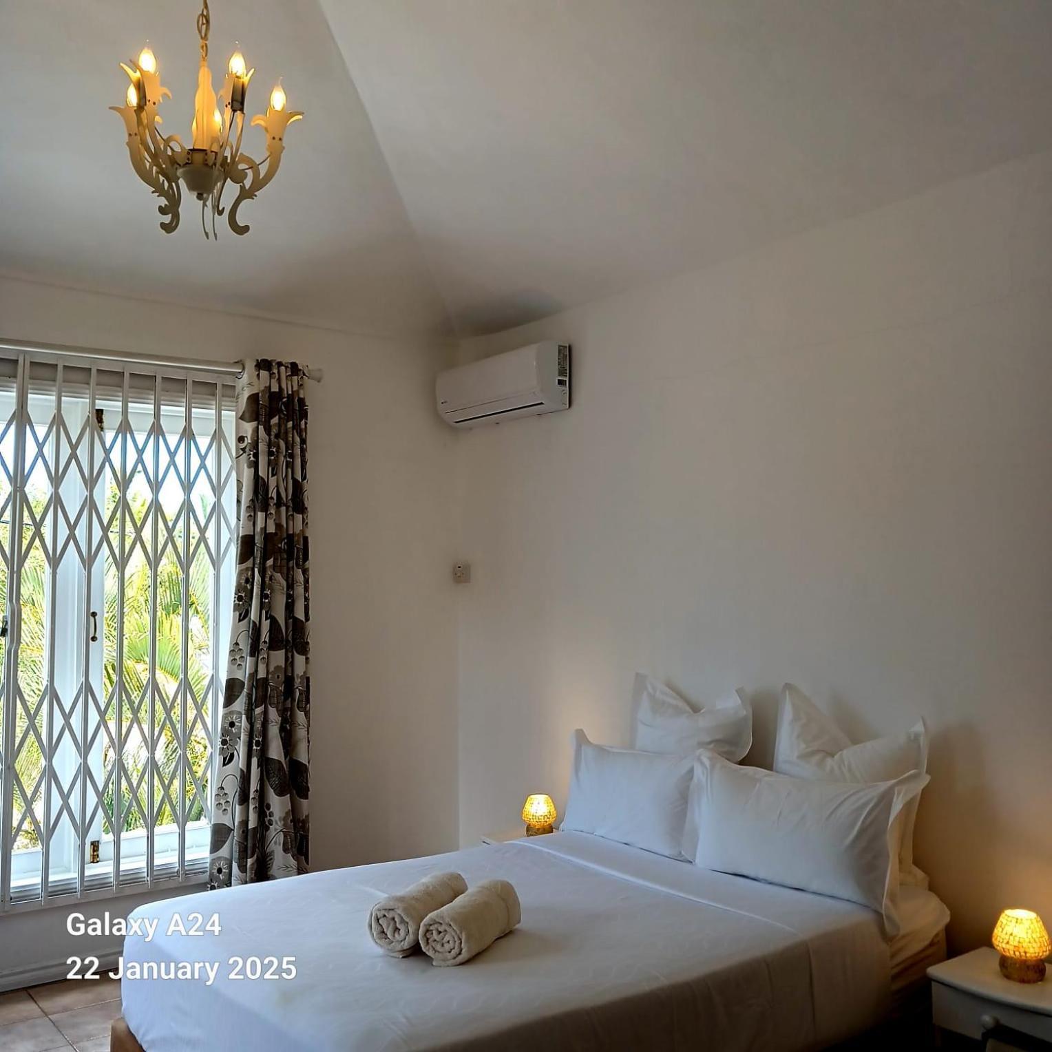 The Coral House Apartment Riviere Noire Luaran gambar