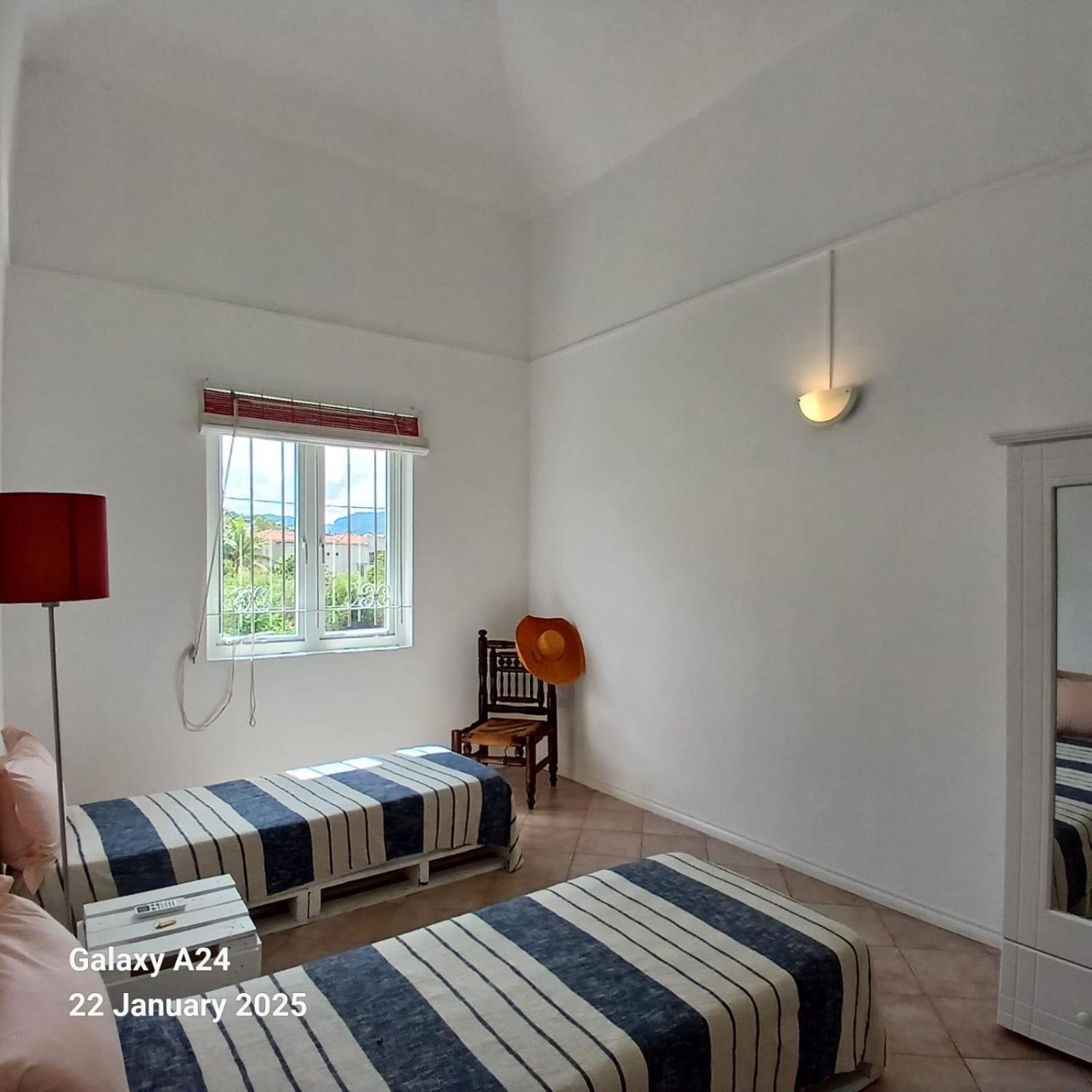 The Coral House Apartment Riviere Noire Luaran gambar